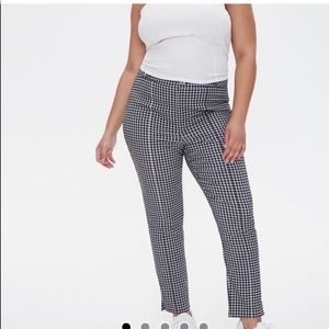 F21 plus checkered pants 💙